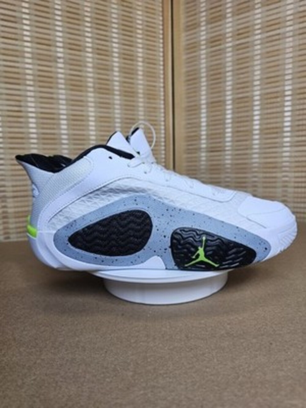 Air Jordan Tatum 2 GS Neon Size 5.5 Y White Black Basketball Shoes FJ6459-100
